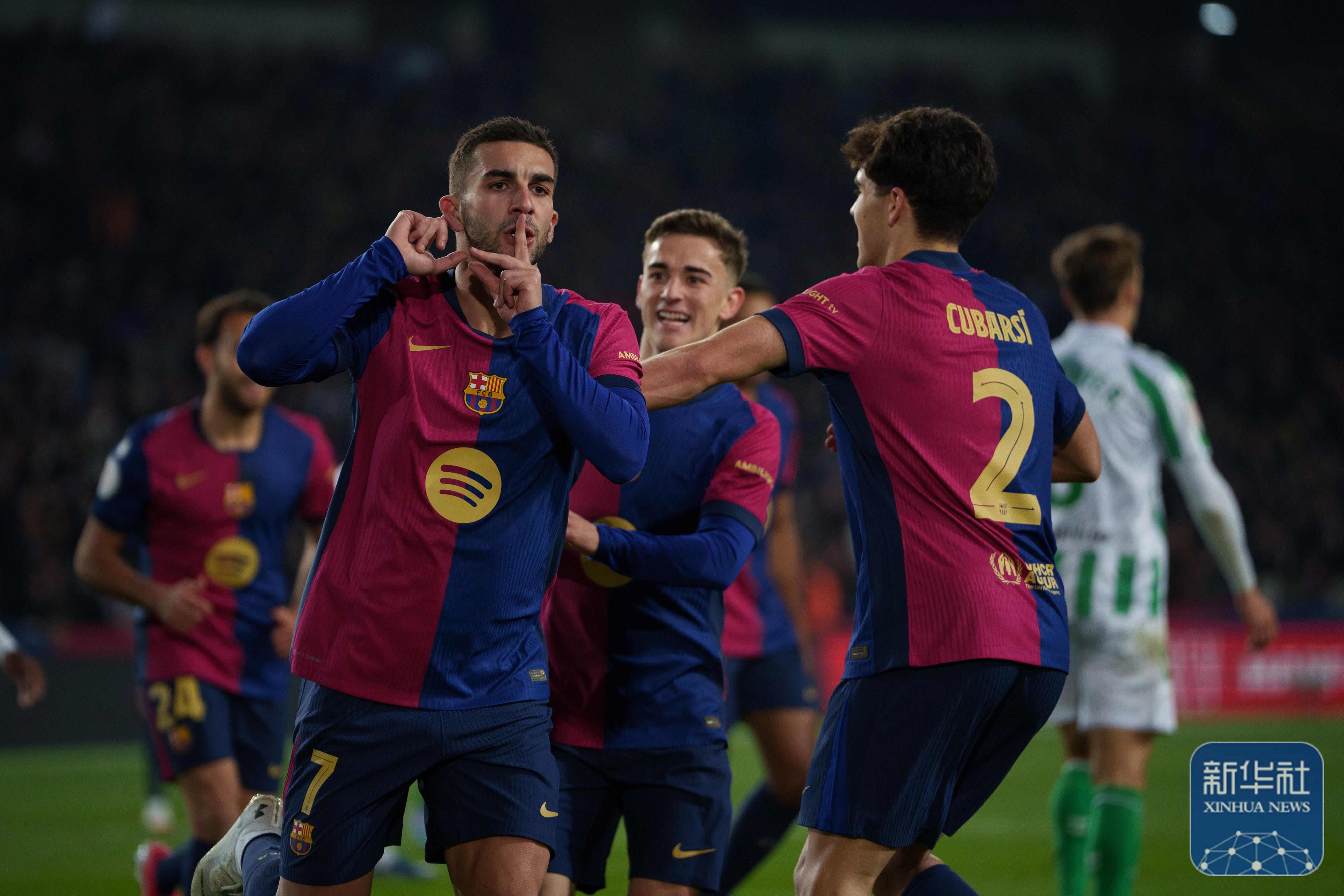 爱游戏网站入口-重返赛场首场状态出色，巴塞罗那观众沸腾！，德罗巴重返赛场上演精彩一战-爱游戏网站入口