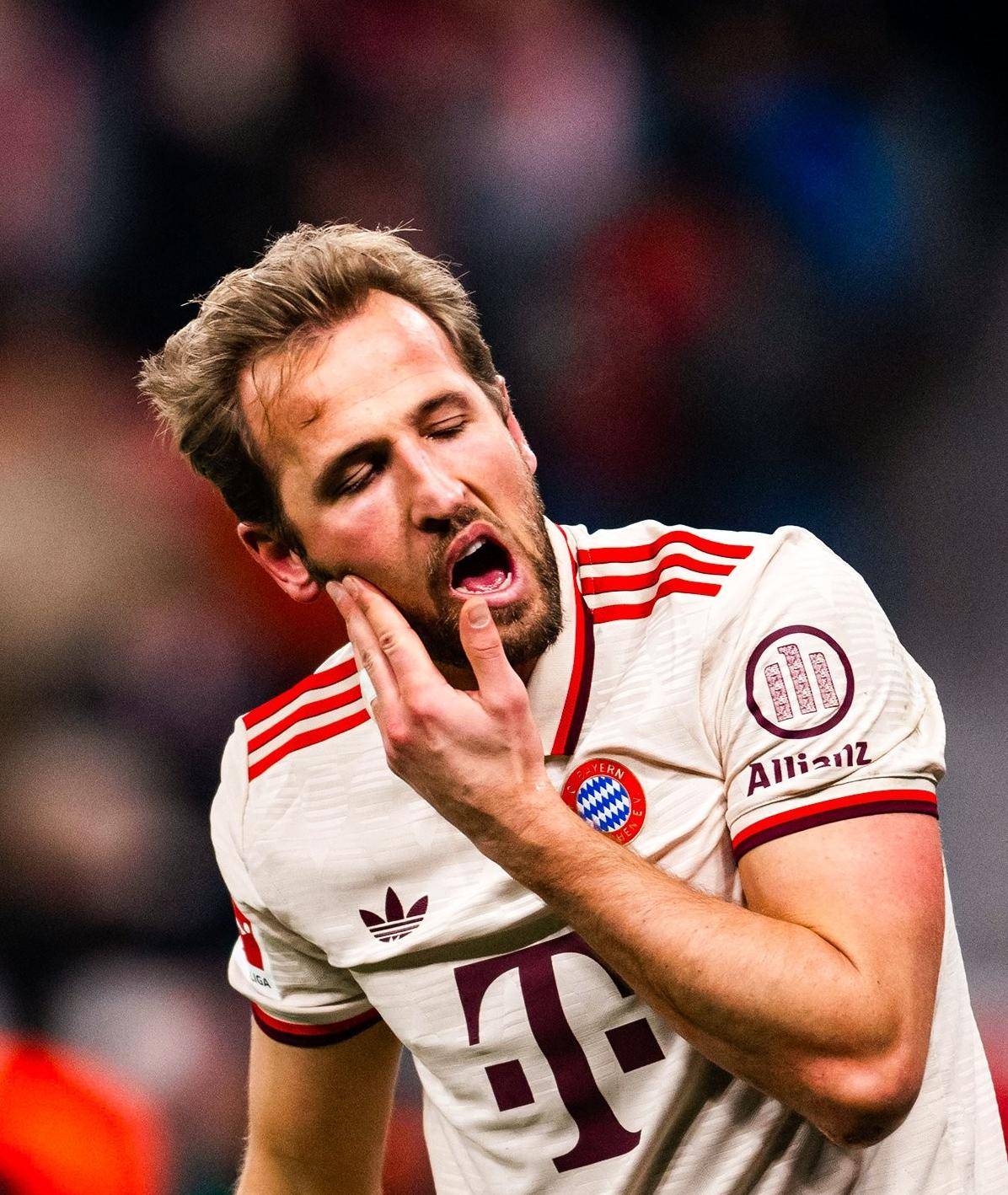 勒沃库森发布备战花絮，转会期再遭质疑，亚冠任务艰巨，高层口径保持一致